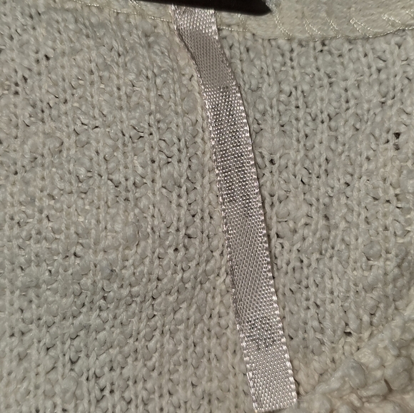 Free People Cream Bouclé Cropped V-Neck Sweater | Textured Knit Long Sleeve XS - Picture 3 of 5